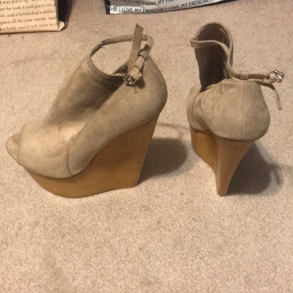 NWOT Nude Wedges